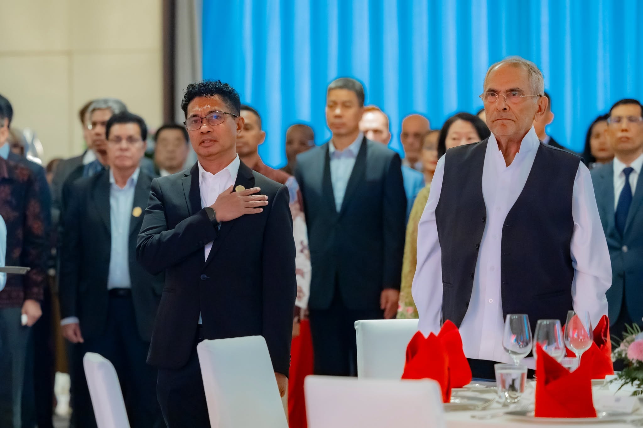 𝐕-𝐏𝐌 𝐏𝐚𝐫𝐭𝐢𝐬𝐢𝐩𝐚 𝐒𝐞𝐥𝐞𝐛𝐫𝐚𝐬𝐚𝐮𝐧 𝐛𝐚 𝐀𝐧𝐢𝐯𝐞𝐫𝐬𝐚́𝐫𝐢𝐮 𝐈𝐧𝐝𝐞𝐩𝐞𝐧𝐝𝐞́𝐧𝐬𝐢𝐚 𝐒𝐢𝐧𝐠𝐚𝐩𝐮𝐫𝐚 𝐛𝐚 𝐃𝐚𝐥𝐚-𝟔𝟏